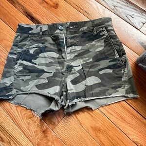 Express camo shorts mid rise size 0